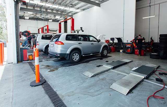 Bridgestone Select Tyre & Auto Springfield Orion workshop gallery image