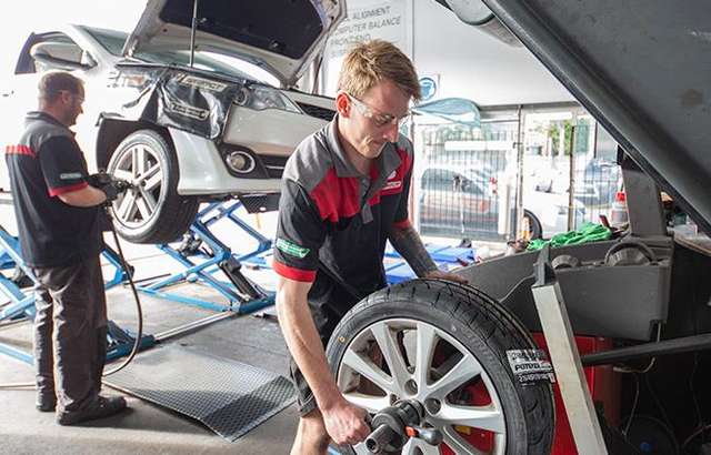 Bridgestone Select Tyre & Auto Mount Gravatt workshop gallery image