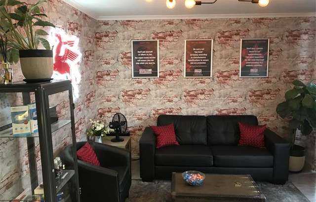 Azzco Deluxe Garage workshop gallery image