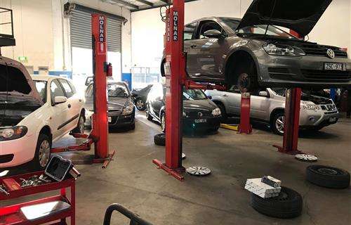 Azzco Deluxe Garage workshop gallery image