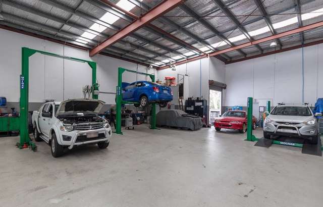 Ultra Tune Redcliffe workshop gallery image