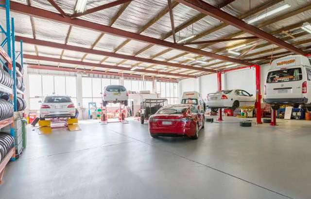 Bridgestone Select Tyre & Auto Hendra workshop gallery image