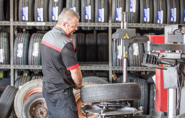 Bridgestone Select Tyre & Auto Zillmere workshop gallery image