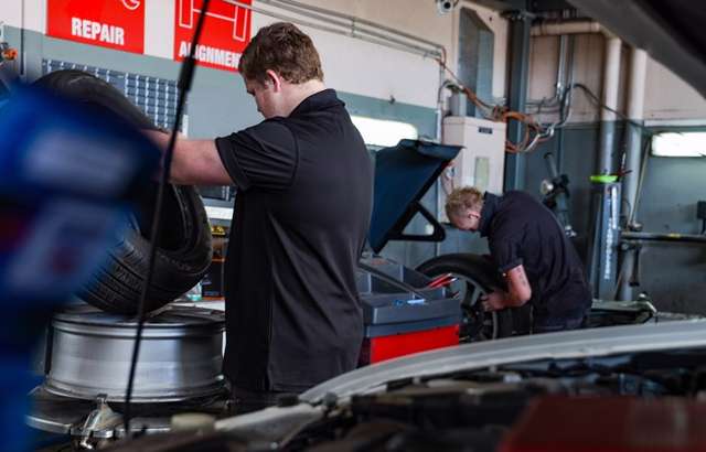 Bridgestone Service Centre Bathurst workshop gallery image