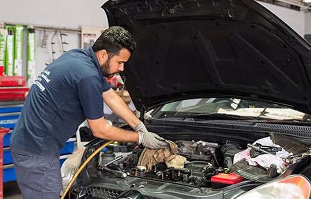 KT Crash & Mechanical Repair workshop gallery image