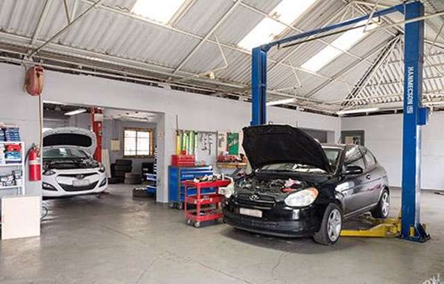 KT Crash & Mechanical Repair workshop gallery image