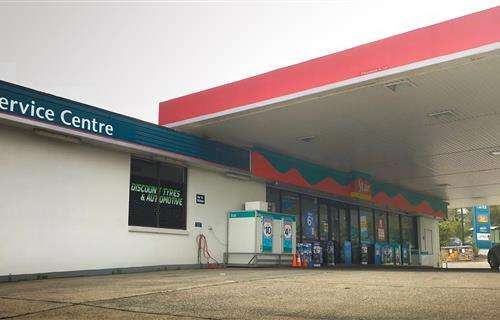 Discount Tyres & Automotive workshop gallery image