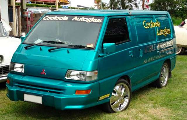Cooloola AutoGlass workshop gallery image
