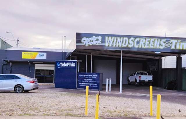 Centre Point Windscreens & Window Tinting Cairns workshop gallery image
