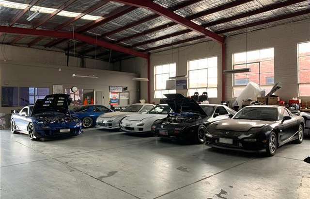 Superb Automotive workshop gallery image