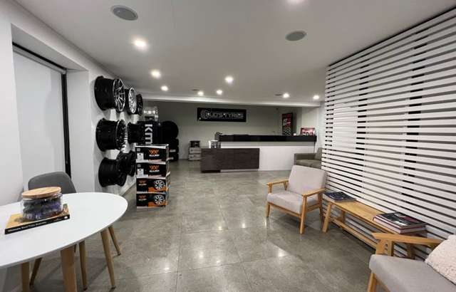 Bud's Tyres workshop gallery image