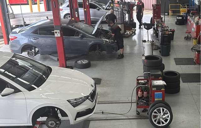 Bridgestone Select Tyre & Auto Salisbury (Toohey Road) workshop gallery image