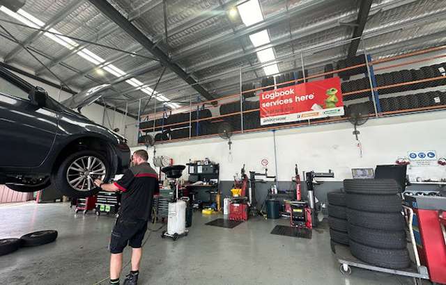 Bridgestone Select Tyre & Auto Salisbury (Toohey Road) workshop gallery image