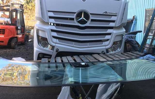 JD Windscreens Melbourne workshop gallery image