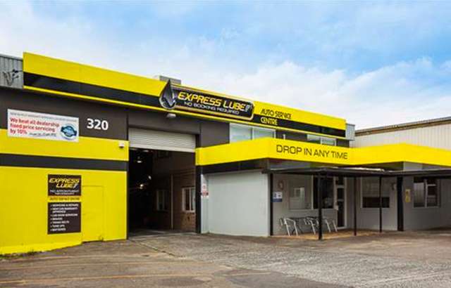 Express Lube West Gosford workshop gallery image
