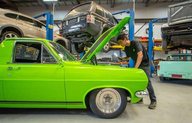 J&M Prestige Accident Centre workshop gallery image