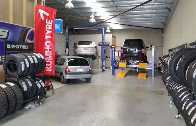 Midcoast Tyres Sheidow Park workshop gallery image