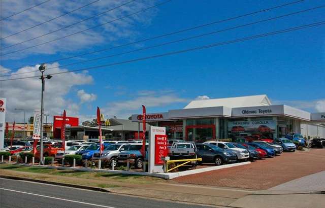 Oldmac Toyota Cleveland workshop gallery image