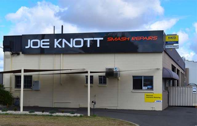 Joe Knott Smash Repairs workshop gallery image