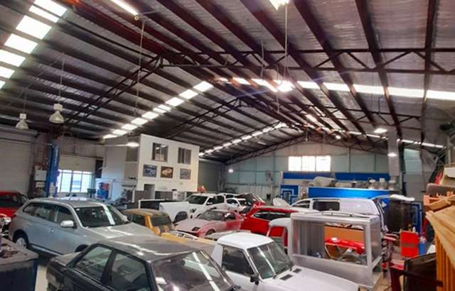South East Smash Repairs workshop gallery image