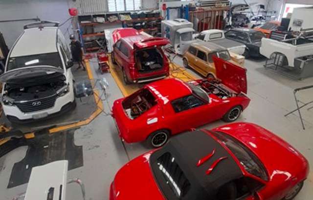 South East Smash Repairs workshop gallery image