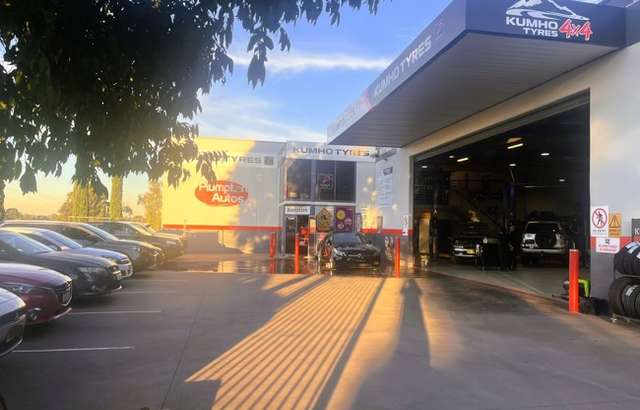 Plumpton Autos workshop gallery image