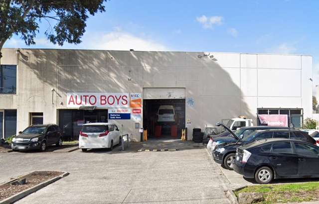 Dunlop Super Dealer Springvale workshop gallery image