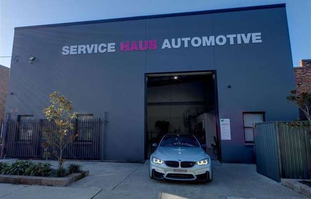Service Haus Automotive workshop gallery image