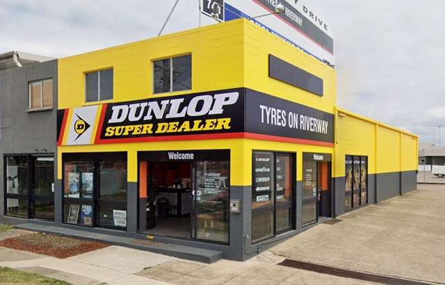 Dunlop Super Dealer Thuringowa - Tyres on Riverway workshop gallery image