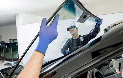 Hains Windscreens South West workshop gallery image