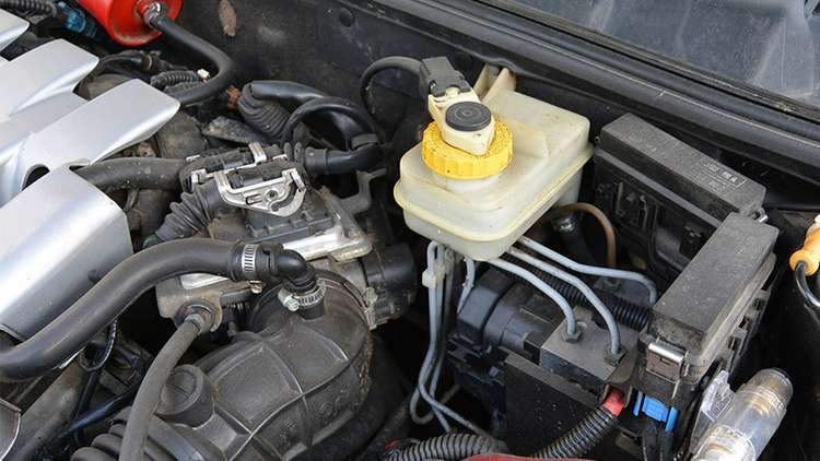 does-brake-fluid-need-to-be-changed-autoguru