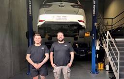 Garage 308 image