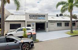 W & R Smash Repairs image
