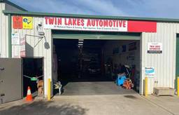 Twin Lakes Auto image