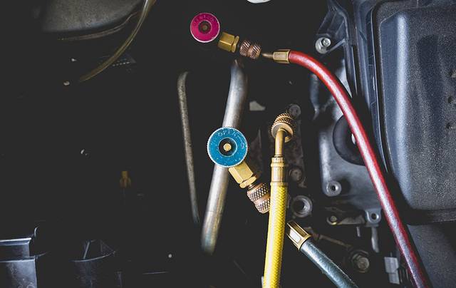 Air conditioning low-pressure hose replacement
