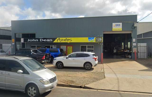 John Dean Autos workshop gallery image