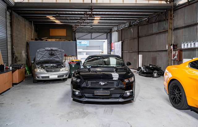 GT Automotive SA workshop gallery image