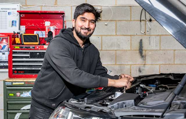 GT Automotive SA workshop gallery image