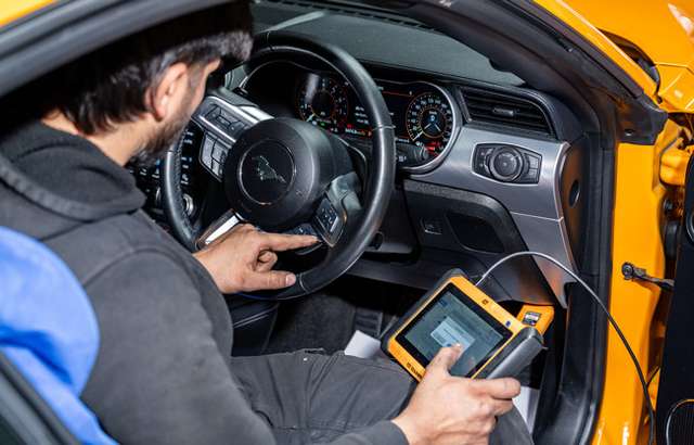 GT Automotive SA workshop gallery image