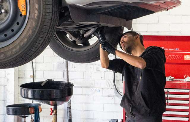 Fixsar Auto Repair Services workshop gallery image