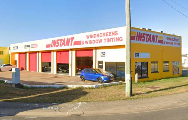 Instant Windscreens & Tinting Townsville workshop gallery image