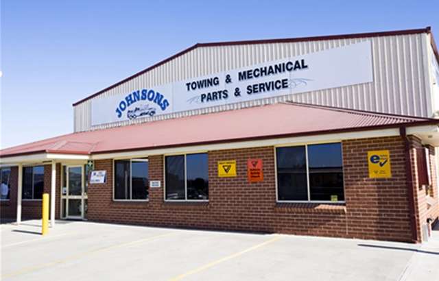 Johnson's Towing & Mechanical workshop gallery image