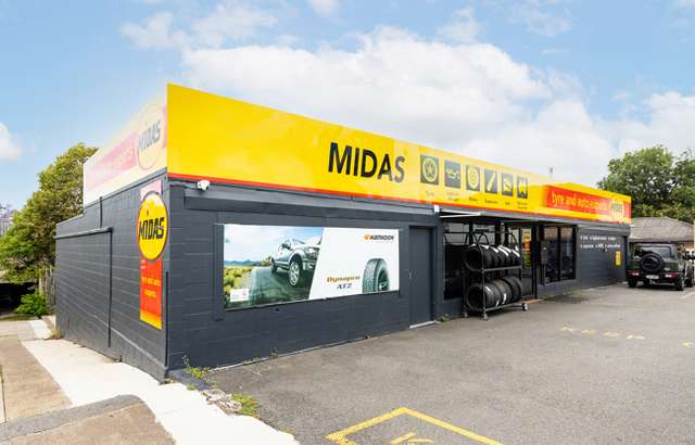Midas Newmarket Tyre and Auto workshop gallery image