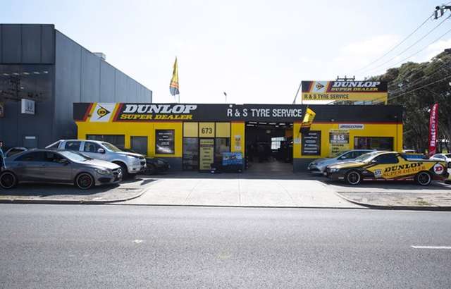 Dunlop Super Dealer Heidelberg West workshop gallery image